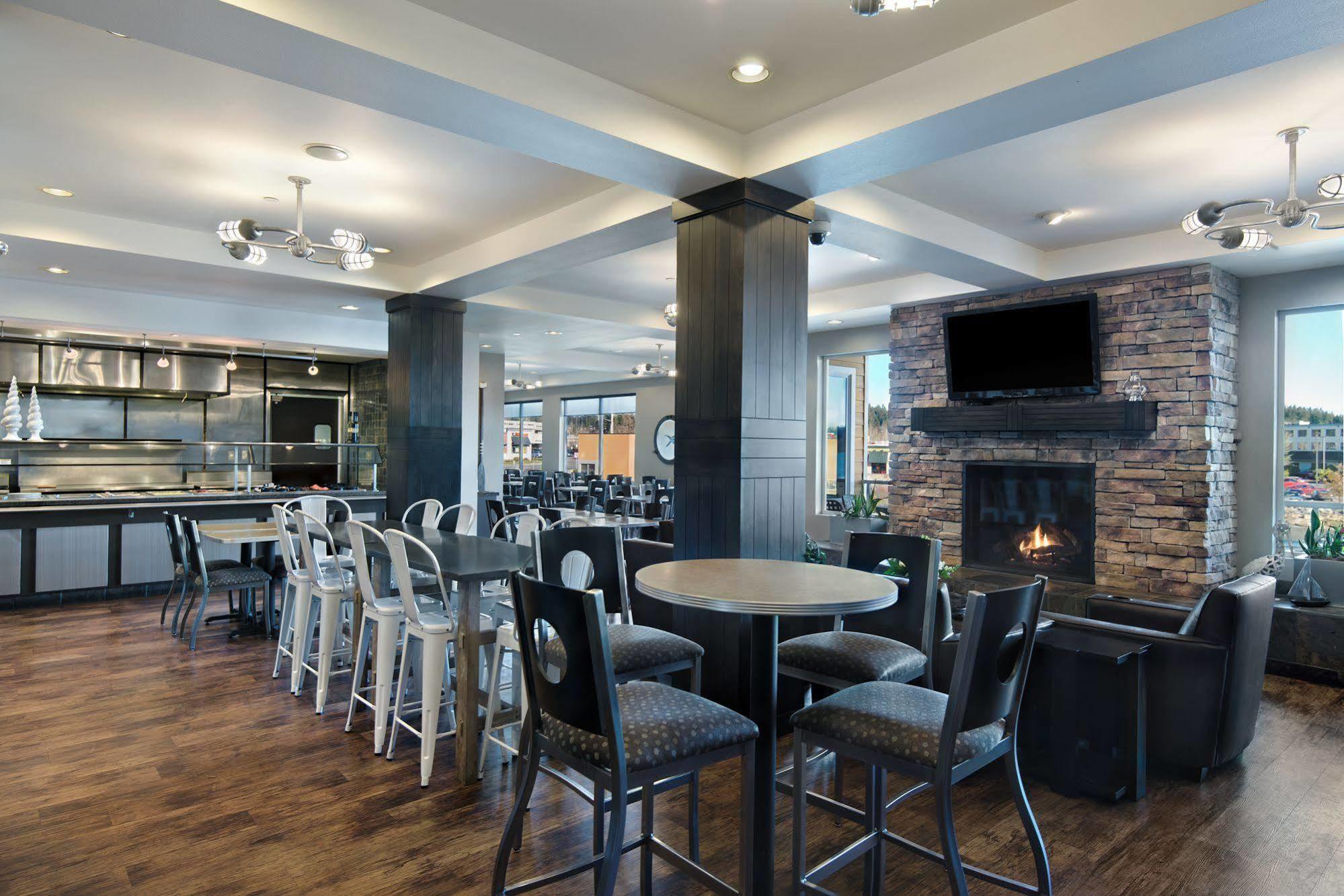 Oxford Suites Silverdale Exterior photo