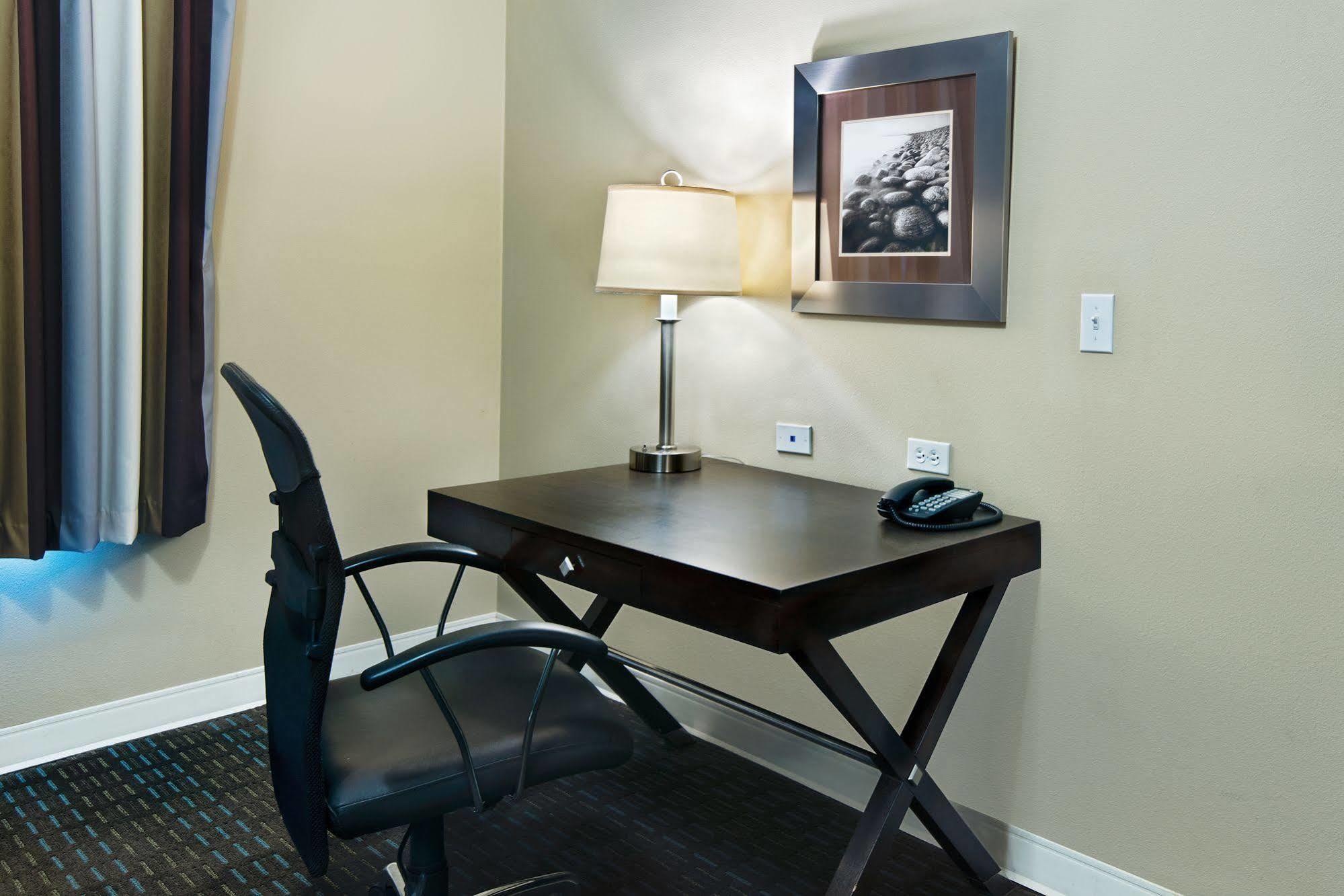 Oxford Suites Silverdale Exterior photo