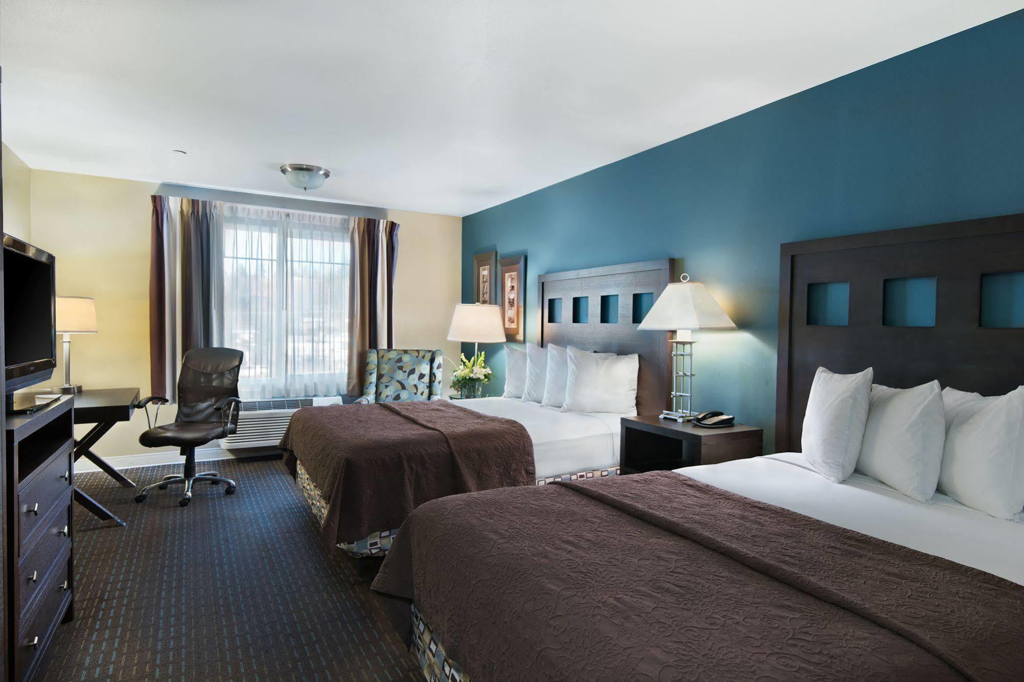 Oxford Suites Silverdale Exterior photo