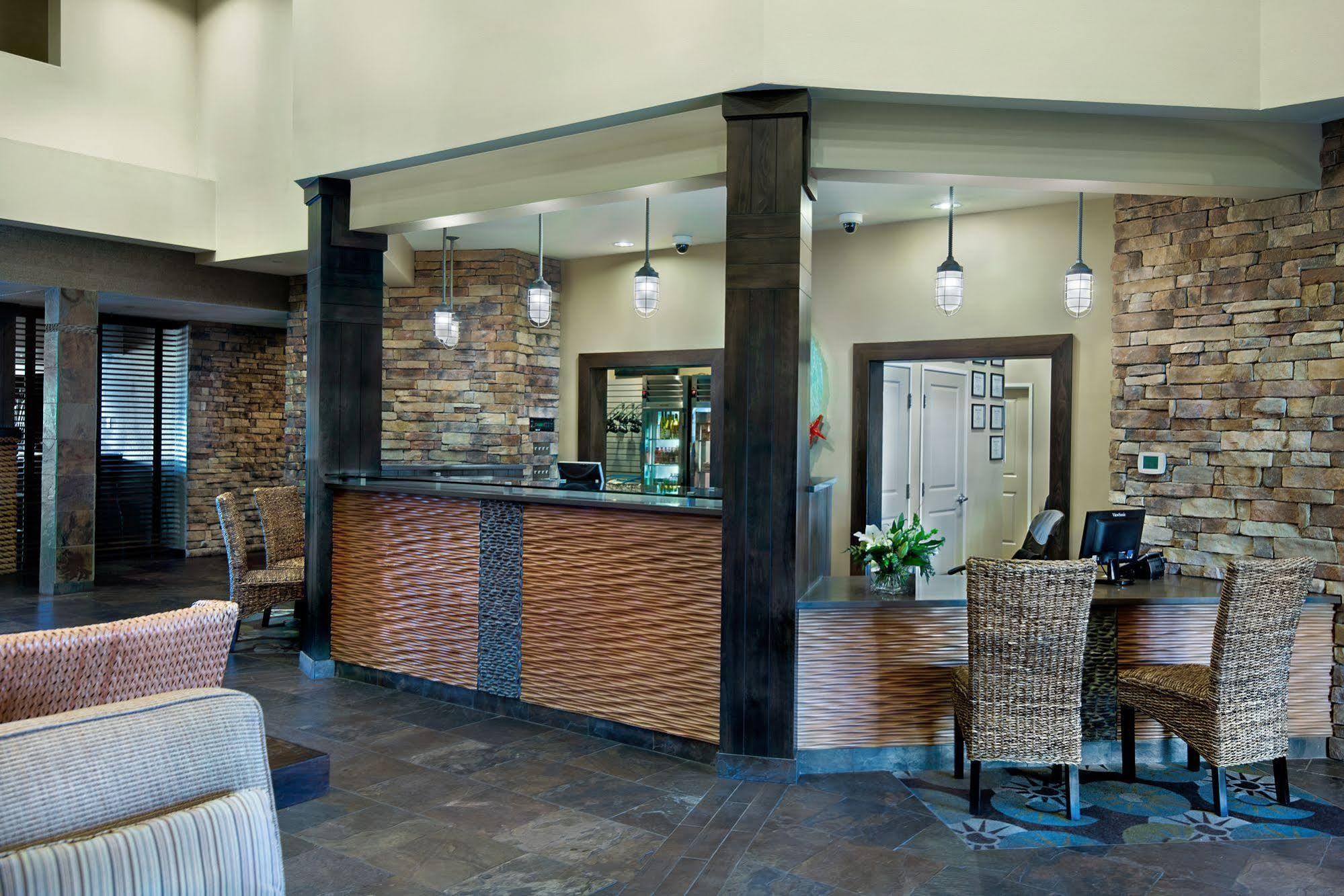 Oxford Suites Silverdale Exterior photo