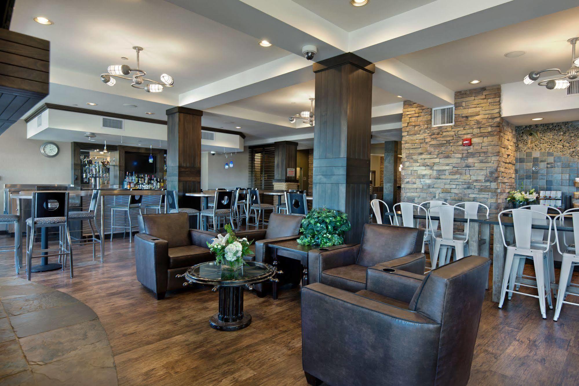 Oxford Suites Silverdale Exterior photo